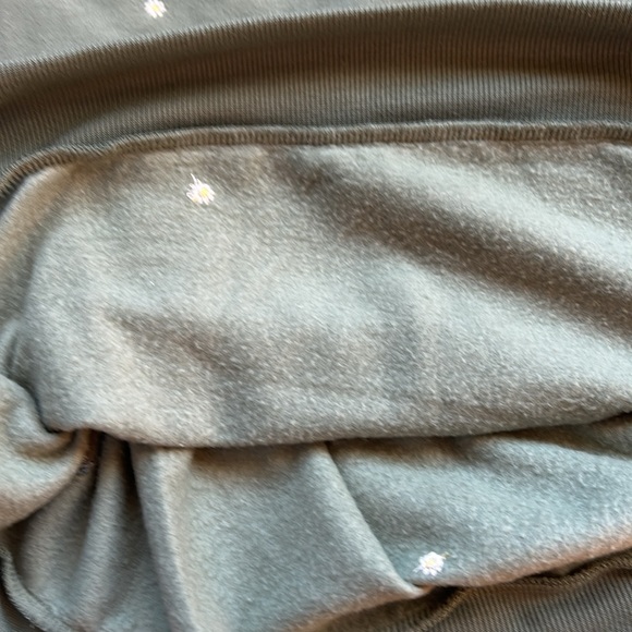 Gloria Vanderbilt Crewneck - Picture 4 of 4